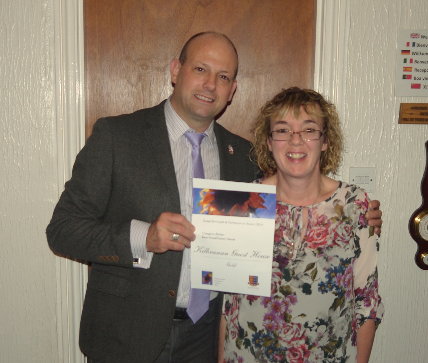 photo of gary and julie receiving an in bloom award